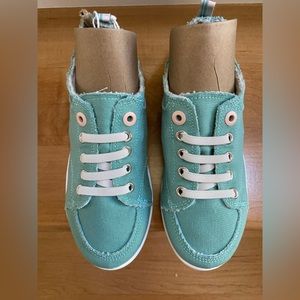NWT Vionic Beach Pismo Wasabi/Teal shoes